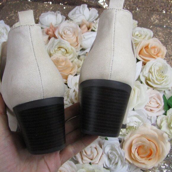 HOST PICK! NIB Journee Collection ankle booties 8.5 - Picture 7 of 10